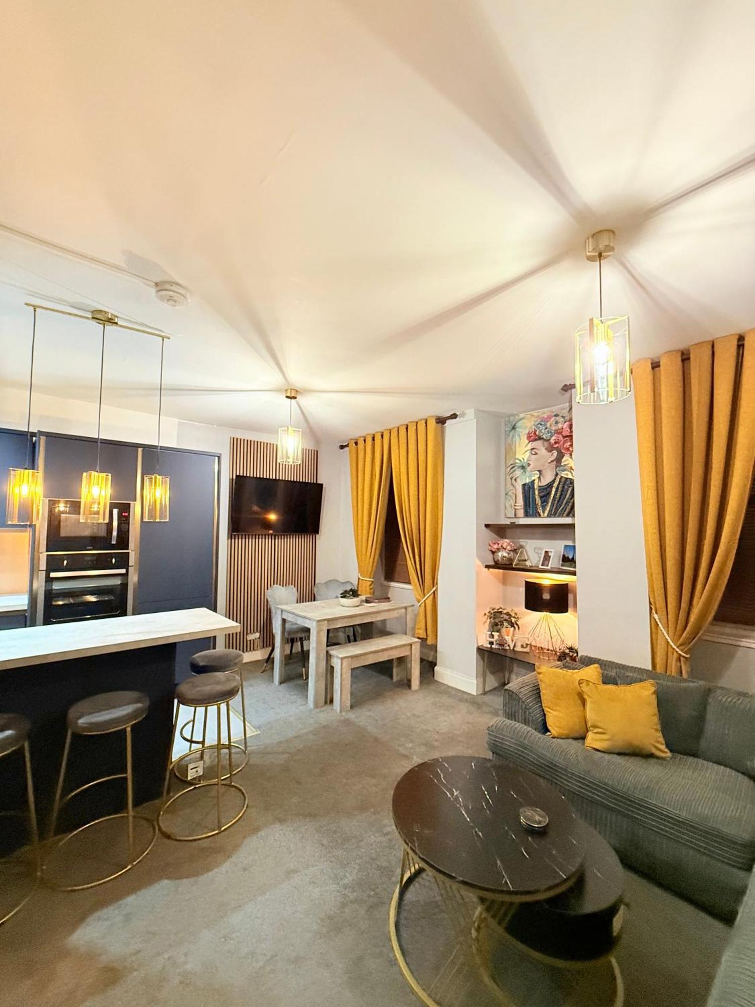 Two Bedroom Apartment-Central Edinburgh-Old Town-Licensed מראה חיצוני תמונה