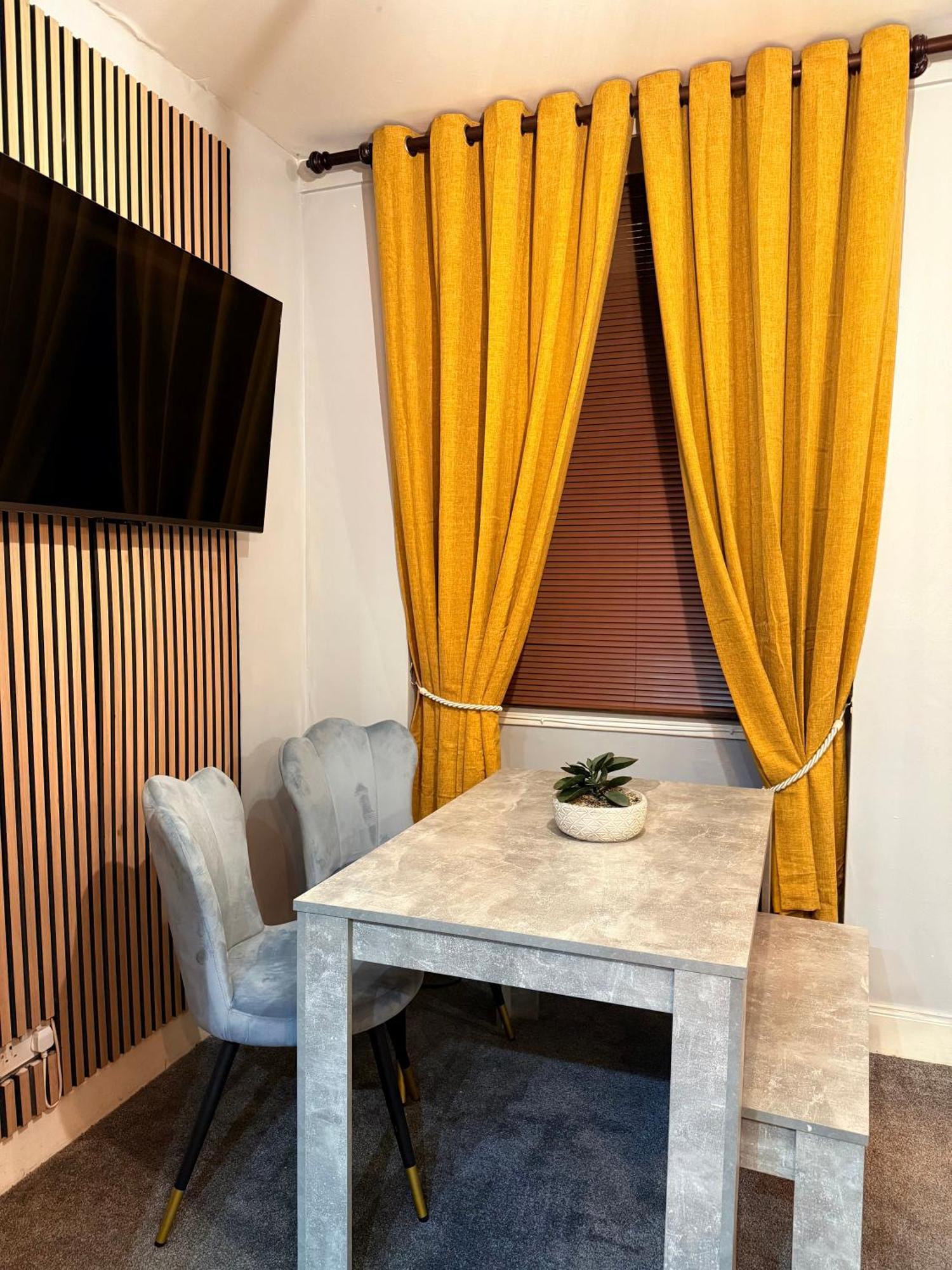 Two Bedroom Apartment-Central Edinburgh-Old Town-Licensed מראה חיצוני תמונה